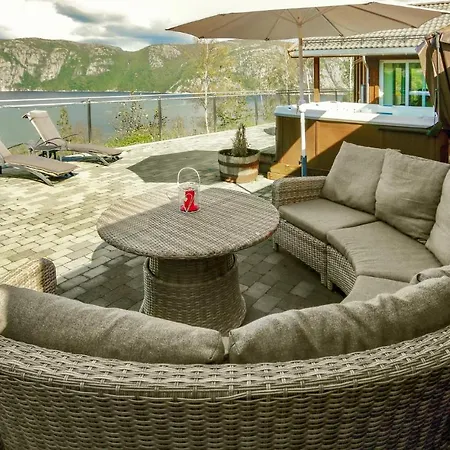 4 Bedroom Awesome In Farsund Holiday home Herad