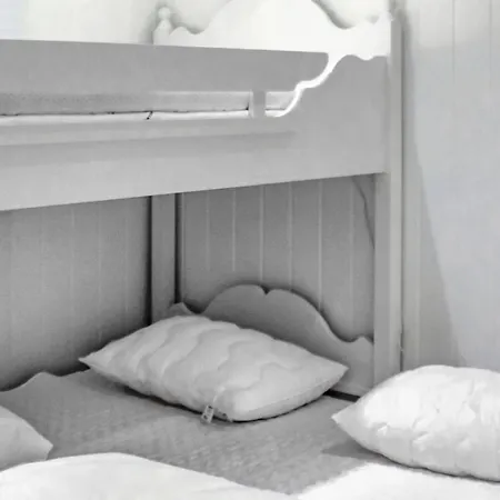 4 Bedroom Awesome In Farsund Holiday home Herad
