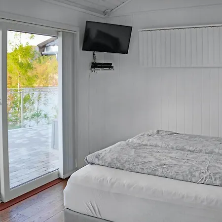 4 Bedroom Awesome In Farsund Holiday home Herad