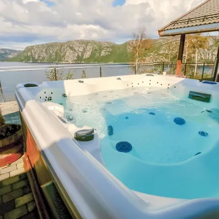 4 Bedroom Awesome In Farsund Holiday home Herad