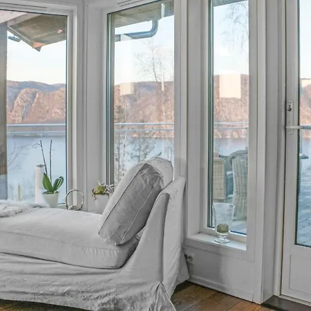 4 Bedroom Awesome In Farsund Holiday home Herad